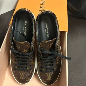 Louis Vuitton Frontrow Sneaker excellent like new